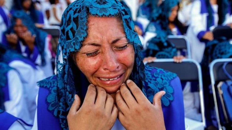 Os fiéis geralmente choram intensamente durante as cerimônias religiosas da igreja — Foto: Getty Images via BBC