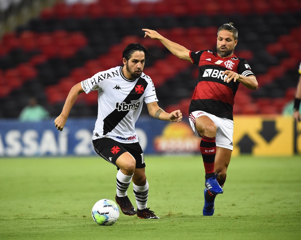 Ben�tez em a��o pelo Vasco contra o Flamengo � Foto: Andr� Dur�o / ge