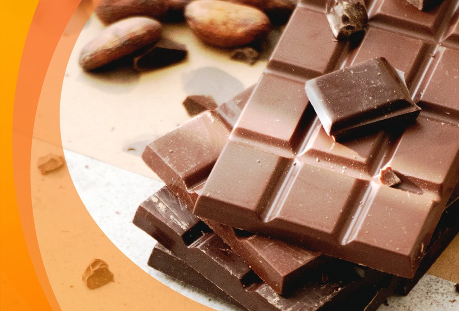 Chocolate pode causar acne? Dermatologista responde