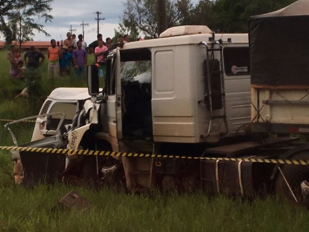 Acidente deixou rodovia parcialmente interditada (Foto: Arquivo Pessoal/ Josilei Gomes)