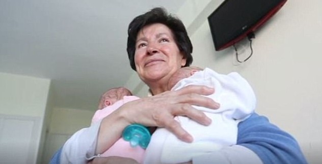 Mãe, que deu à luz com 64 anos, perde a guarda dos filhos  (Foto: Reprodução: Daily Mail/ TeleCinco)