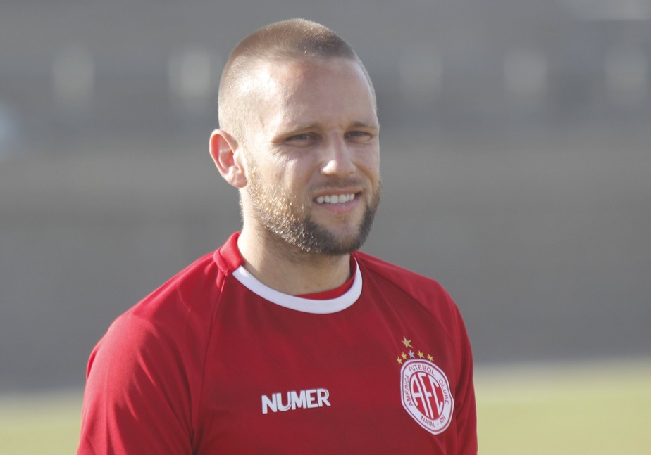 América-RN se mantém no mercado e apresenta atacante Gustavo Xuxa