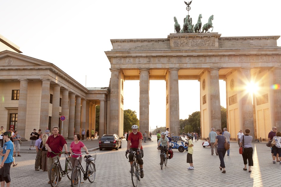 Com escassez de mão de obra, Alemanha vai facilitar processo de naturalização para atrair trabalhadores internacionais