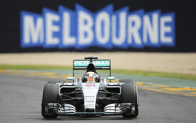 Lewis Hamilton treino GP Austrália - AP (Foto: AP)