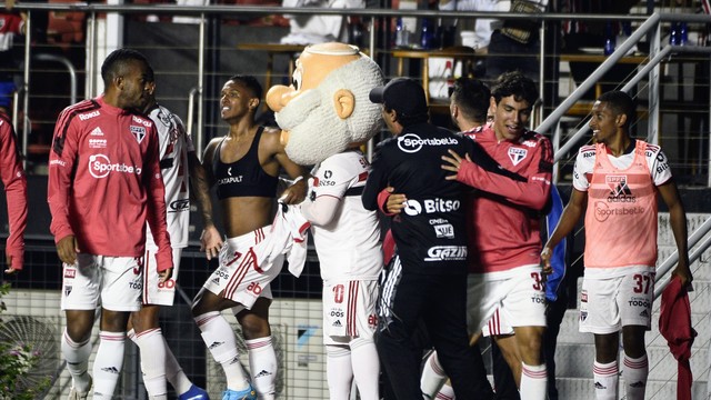 [COMENTE] Como você avalia o desempenho do São Paulo na vitória diante do Santo André?