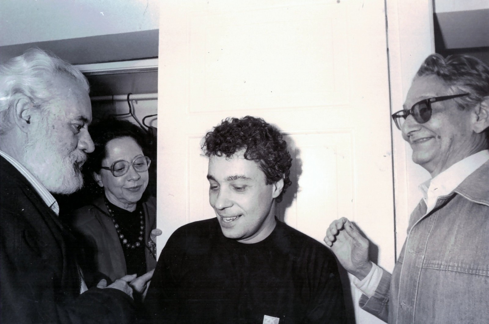Pedro Paulo Rangel com Fernando Torres, Fernanda Montenegro e Oswaldo Louzada, em camarim. ator tinha mais de 50 anos de carreira — Foto: Arquivo pessoal