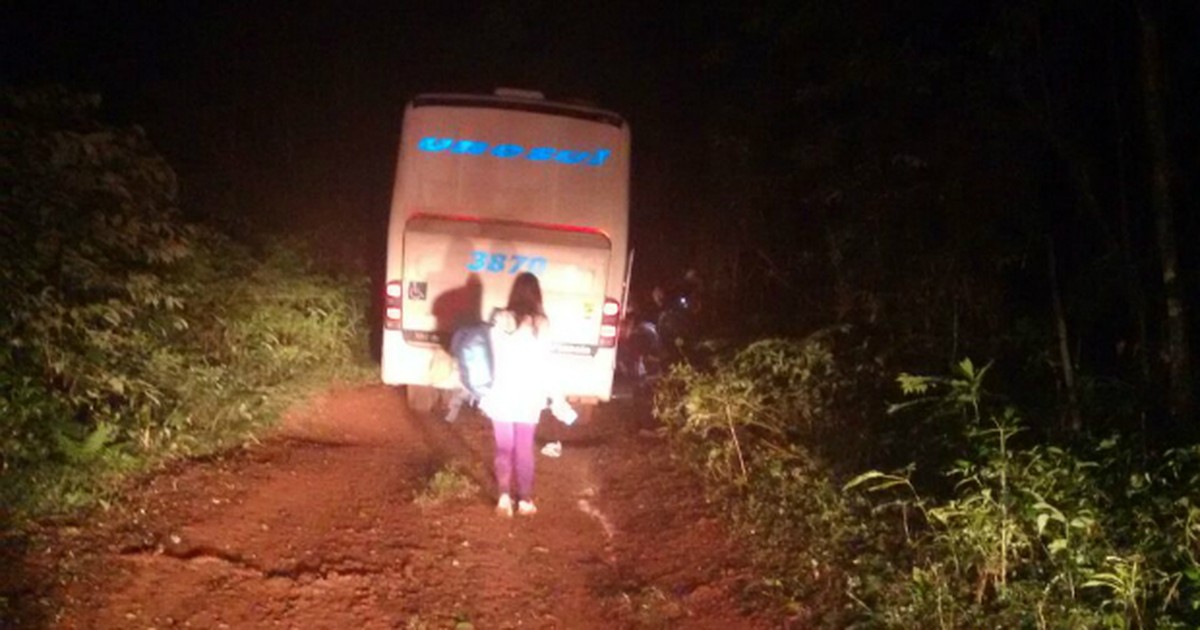 G1 - Após assalto no RS, passageiros são trancados seminus em bagageiro ...