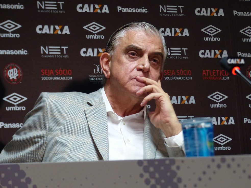Presidente do Atlético-PR diz que Bruno Paiva cobrou uma comissão 