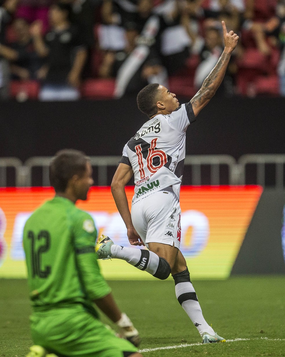 Erick Marcus, atacante do Vasco, comemora gol contra o Trem — Foto: Daniel Ramalho / CRVG