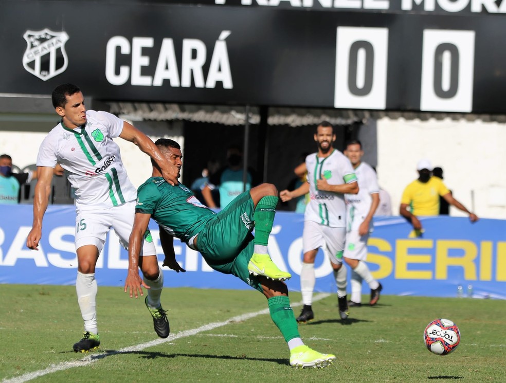Gabriel Davis foi bem marcado na partida — Foto:  Xandy Rodrigues / Manaus FC