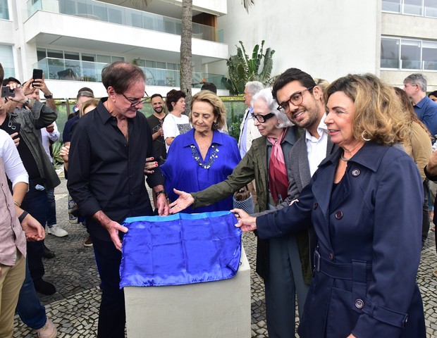 Inauguração da placa em homenagem a Gilberto Braga no Rio (Foto: Marcelo Sá Barretto/AgNews)