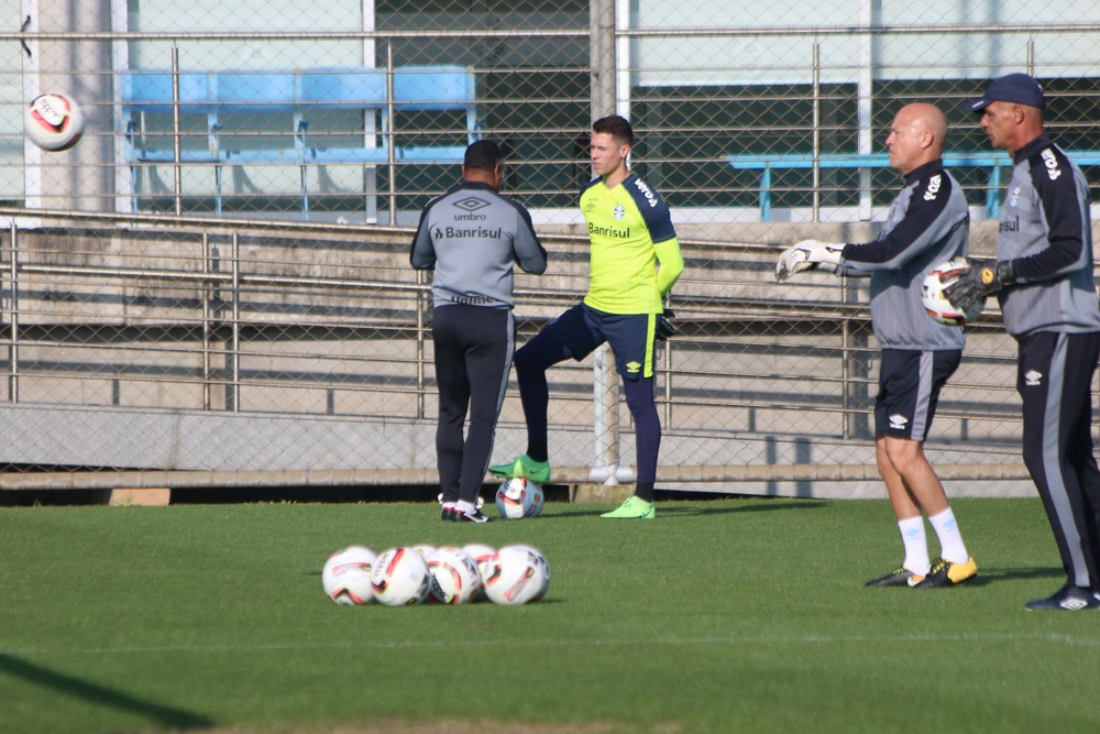 Leiva de titular? Veja o time que Roger desenhou para o jogo contra o Guarani
