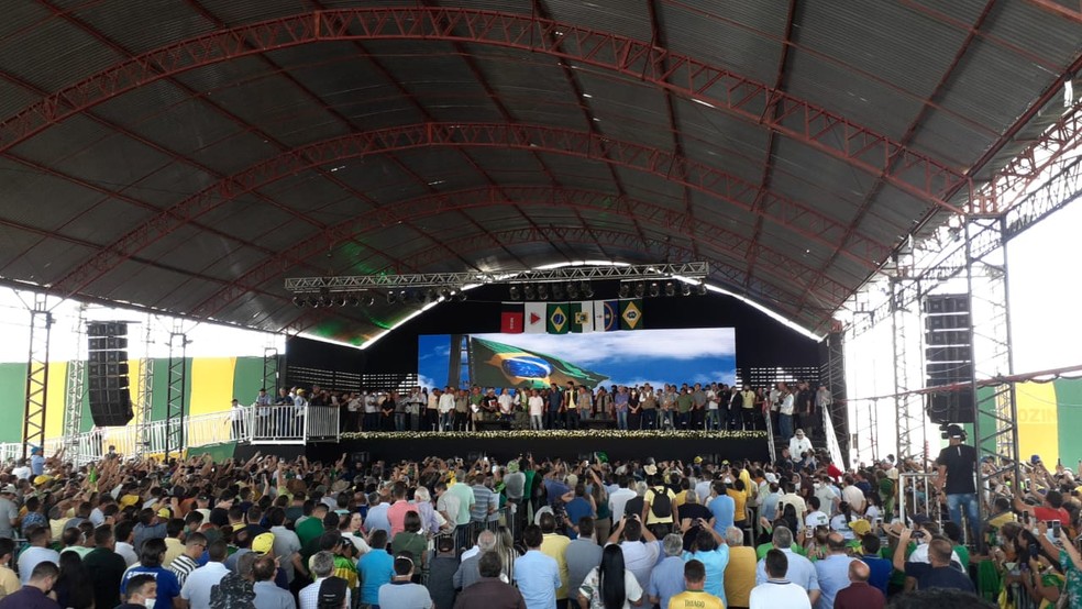 Bolsonaro participa de solenidade alusiva a chegada das águas do Rio São Francisco no RN — Foto: Hugo Andrade/Inter TV Costa Branca