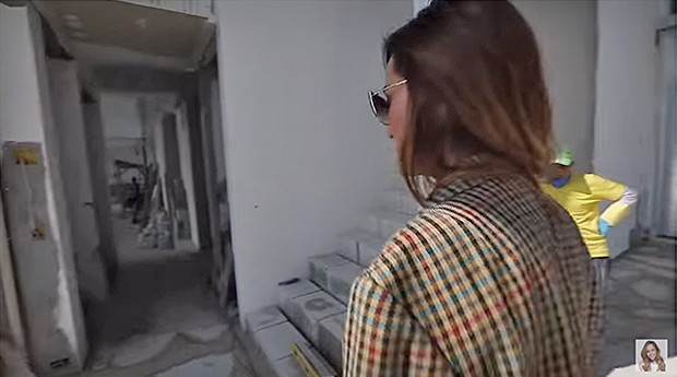 Sabrina Sato visita reforma em apartamento (Foto: Reprodução/ Youtube)
