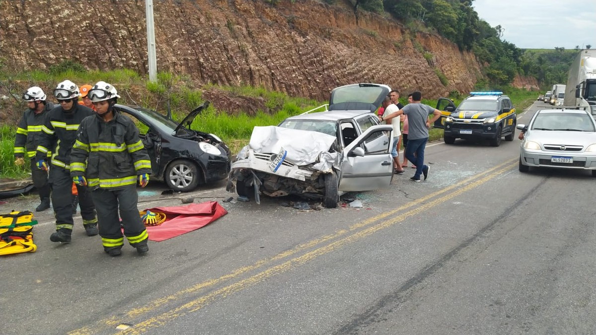 Batida Entre Carros Termina Com Duas Pessoas Mortas E Três Feridas No Sul Da Bahia Bahia G1 