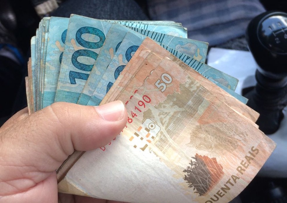 Taxista devolve carteira com R$ 1,2 mil perdida por passageira: 'Tinha que  entregar o que não era meu' | Itapetininga e Região | G1