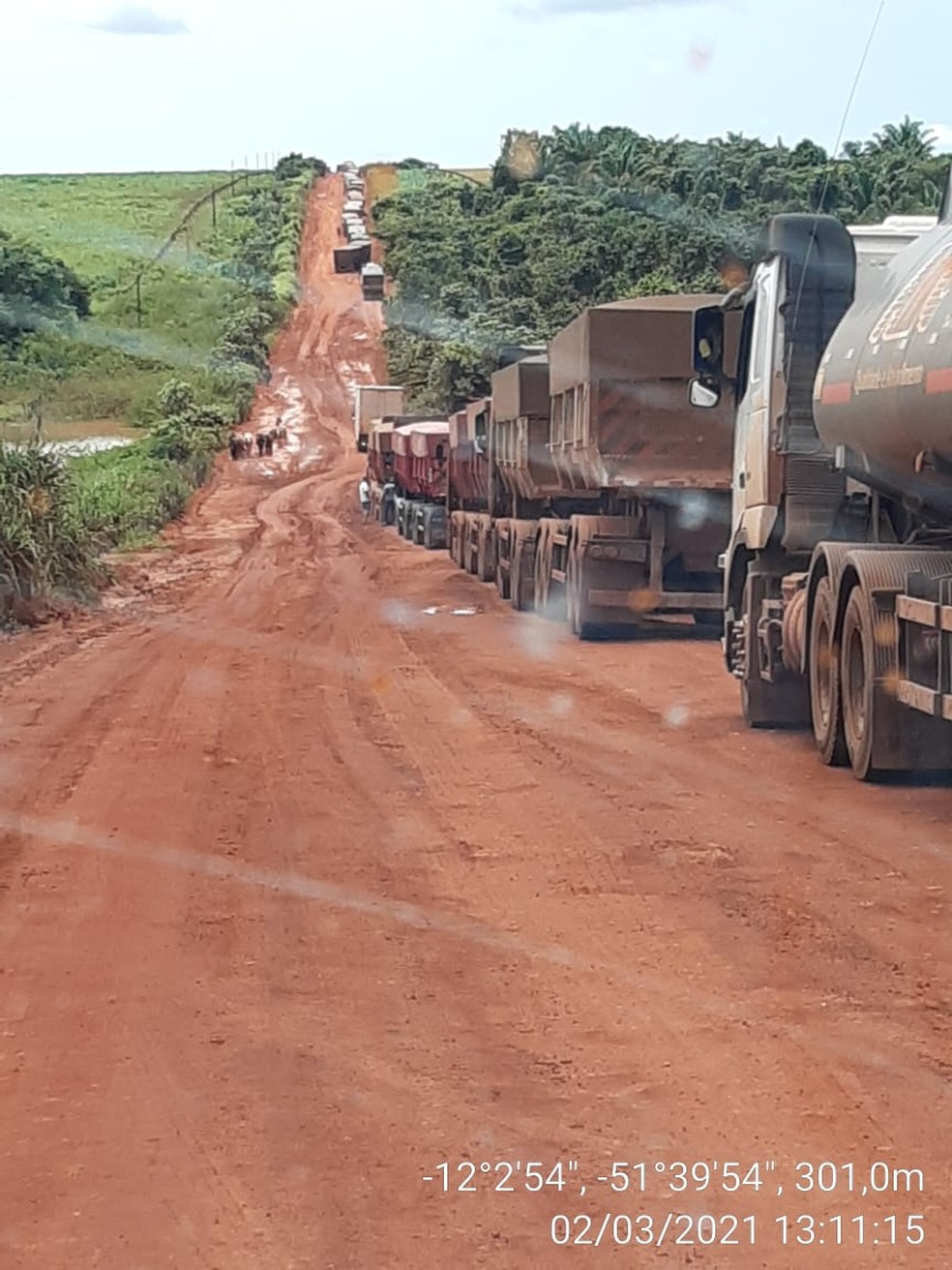 Fila de caminhões na BR-158 — Foto: Divulgação