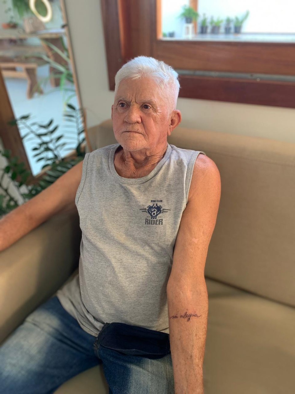 Antônio Borges diz que tem orgulho de mostrar tatuagem em homenagem ao filho que morreu — Foto: Arquivo pessoal