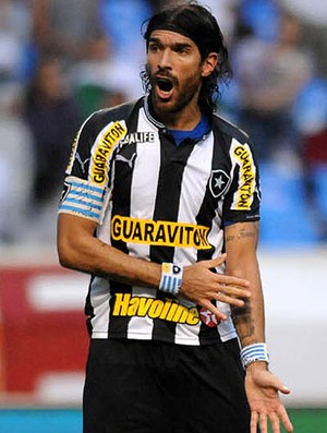 Loco Abreu não viaja com o Nacional para amistoso contra o Flamengo