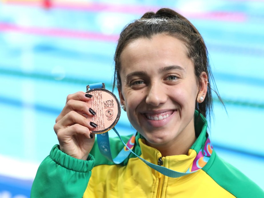 Larissa Oliveira vence próprios fantasmas e se torna nadadora brasileira mais vitoriosa no Pan