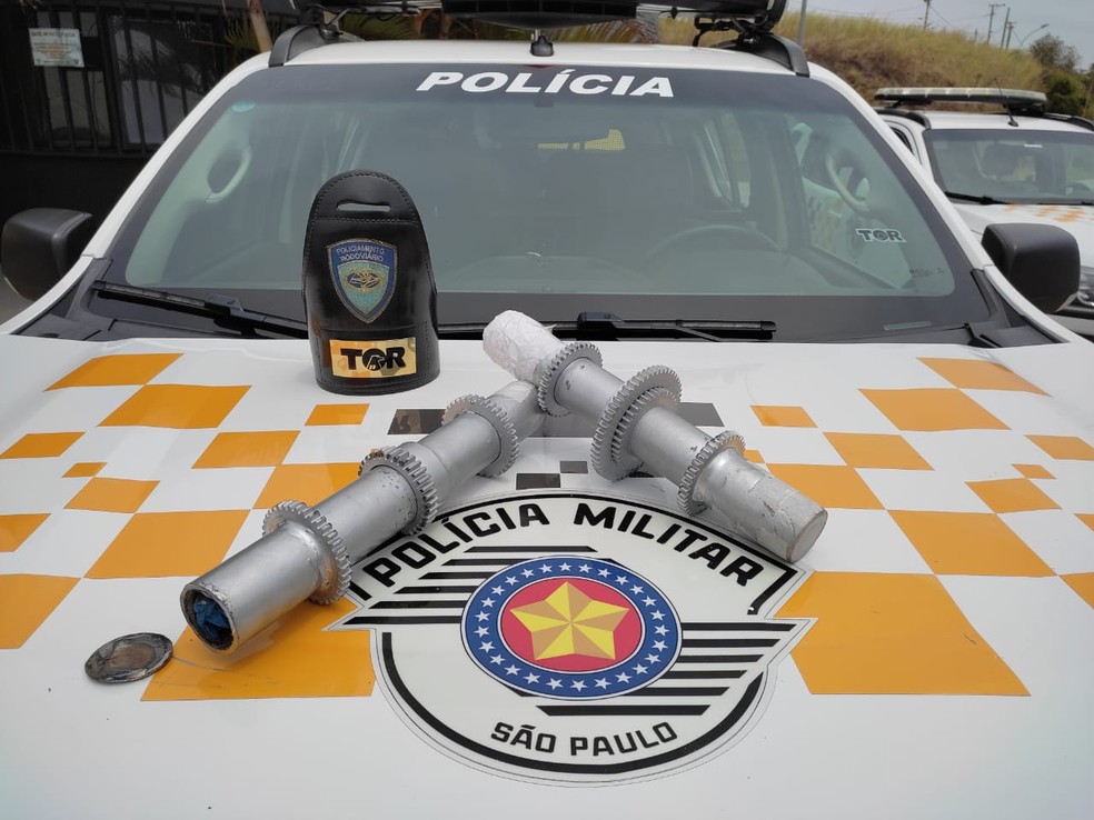 Casal é flagrado ao transportar cocaína escondida em peças de máquinas industriais em Itu — Foto: Polícia Rodoviária/Divulgação