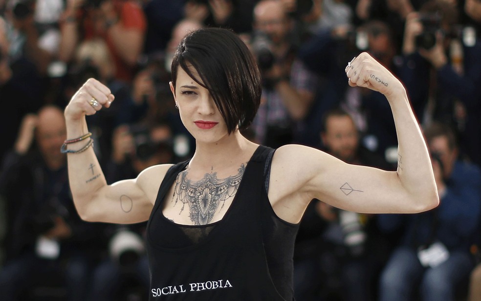 A atriz e diretor Asia Argento posa para fotógrafos durante a première do filme ‘Incompresa’ no  Festival de Cannes, em 2014 (Foto: AFP Photo/Valery Hache)