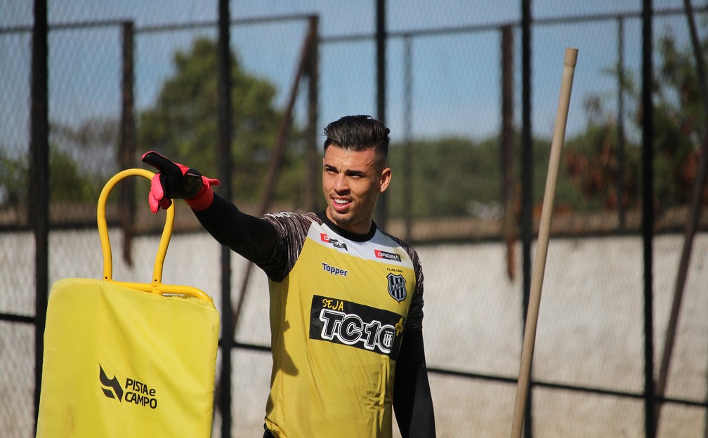Na Mira Do Barcelona Ivan Goleiro Da Ponte Diz Que Sonha Com