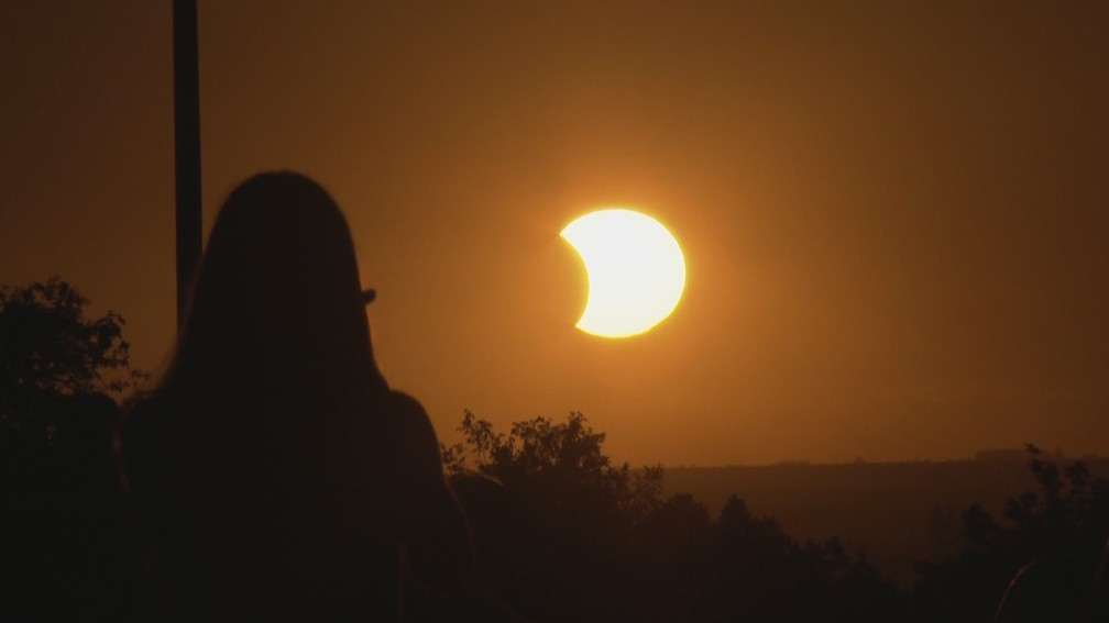 Eclipse solar foi registrado no Distrito Federal. — Foto: Reprodução/TV Globo