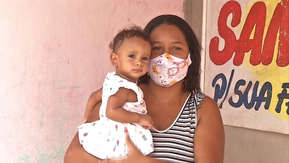 A mãe de Samuel, Anelice da Silva Gomes, ainda carrega a esperança de encontrar o filho vivo — Foto: TVCA