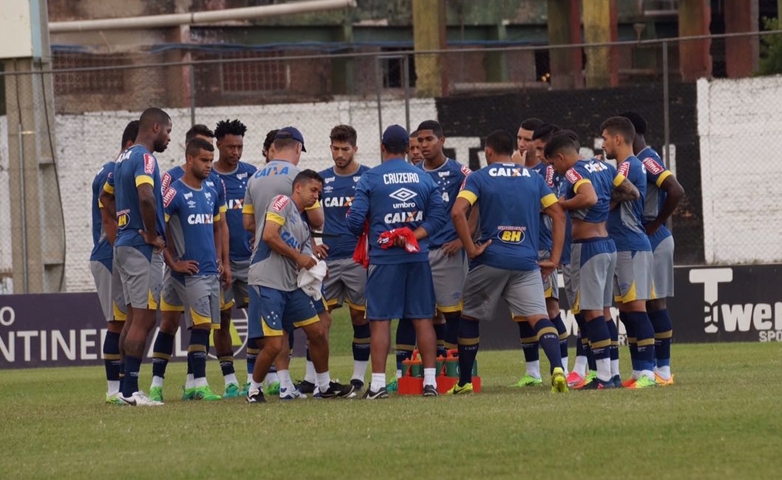 Com Ábila no time titular, Cruzeiro faz último treino antes do jogo com o Nacional-PAR, no Paraguai