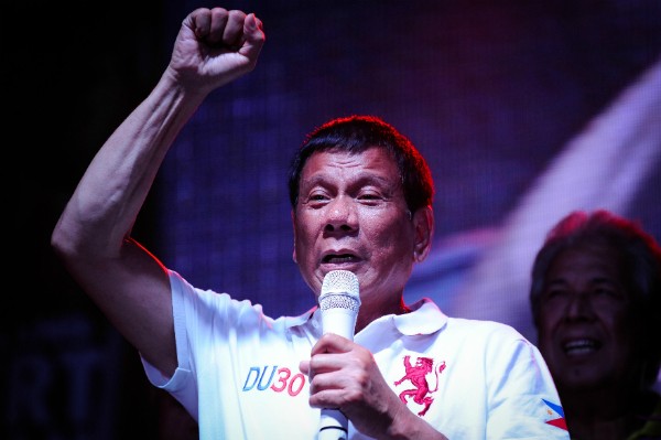 Presidente das Filipinas diz que jornalistas corruptos merecem ser mortos (Foto: Dondi Tawatao / Getty Images)