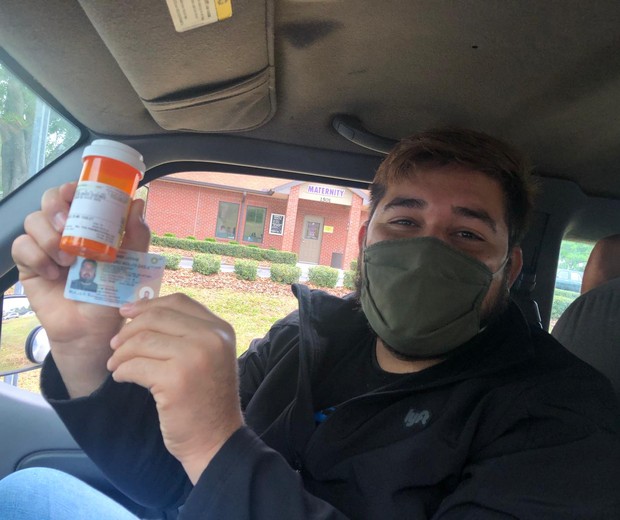 Vitor Henrique dos Anjos Resende tem pressão alta e, por isso, pôde tomar a vacina (Foto: Luciana Barranco, da Flórida, nos EUA))