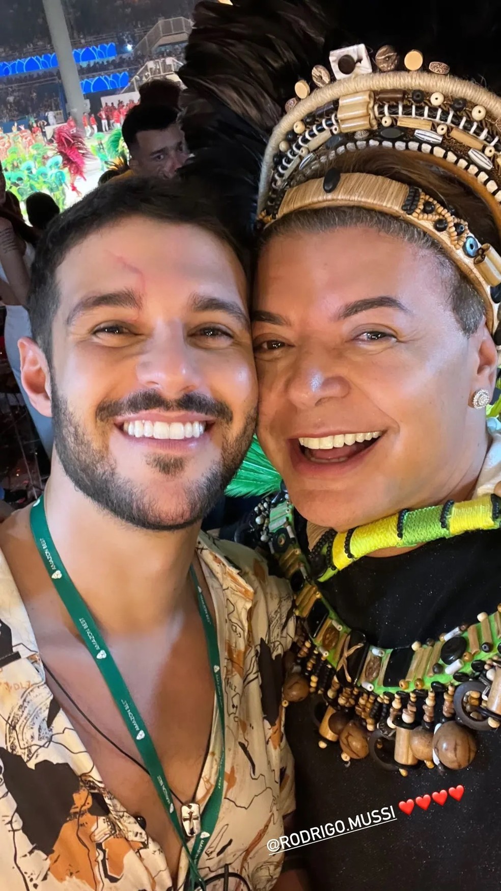 Rodrigo Mussi e David Brazil no Festival de Parintins &mdash; Foto: Reprodu&ccedil;&atilde;o Instagram