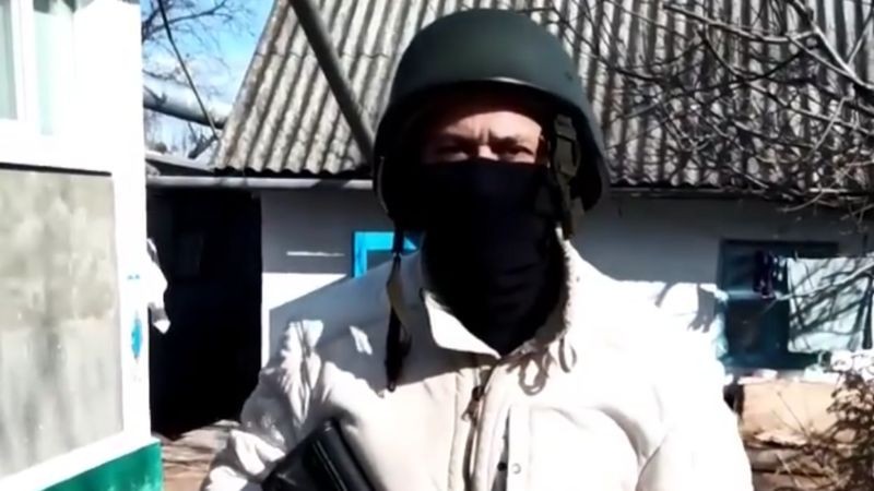 Alex Silva afirma estar combatendo os russos em uma unidade voluntária nas imediações de Kiev e diz ter sido procurado por brasileiros querendo participar da guerra (Foto: Arquivo pessoal via BBC News)