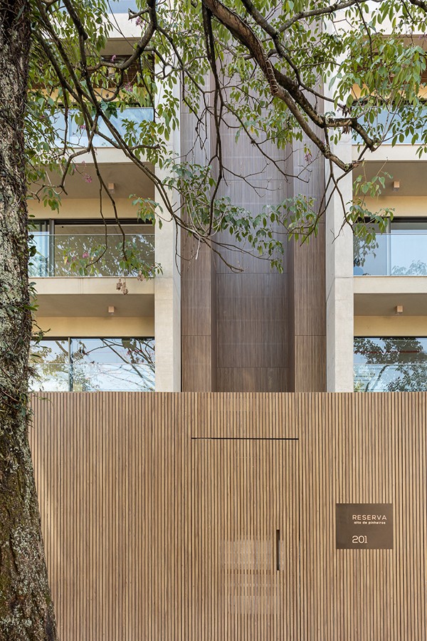 Anastassiadis inaugura projeto de arquitetura e interiores para residencial em Alto de Pinheiros (Foto: Fran Parente)
