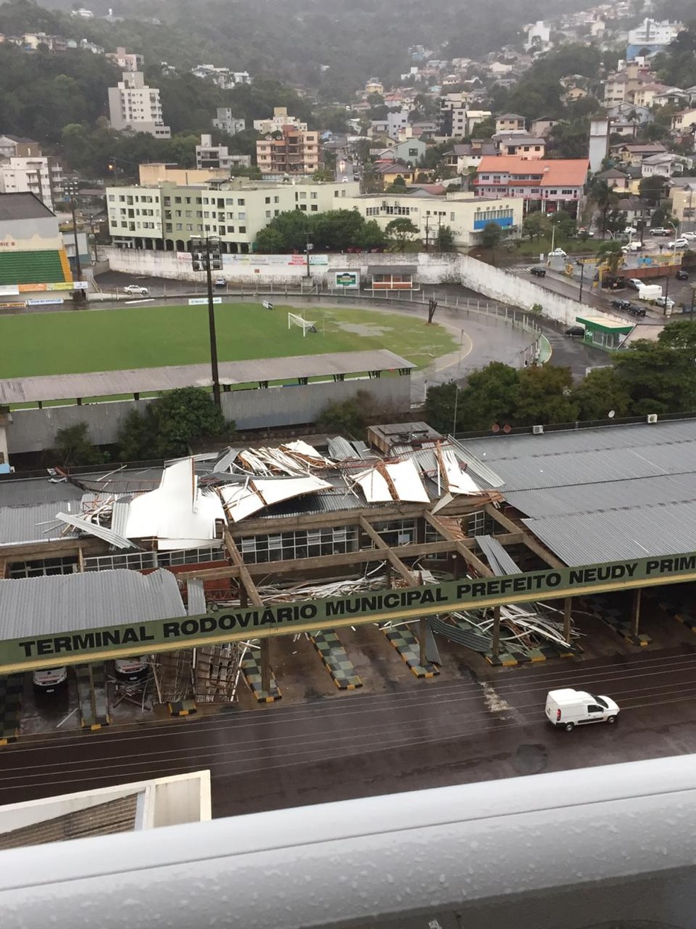 Terminal rodoviário em Concórdia foi danificado em temporal — Foto: Prefeitura de Concórdia/ Divulgação