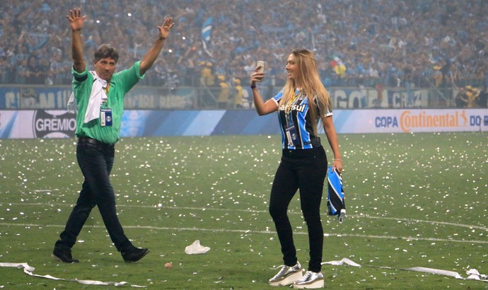 Renato e Carol Portaluppi após conquista da Copa do Brasil (Foto: Diego Guichard)