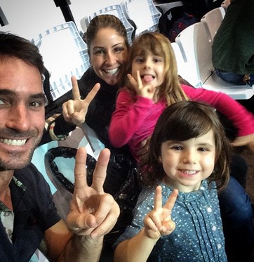 Patricia Maldonado, o marido e as filhas (Foto: Reprodução/Instagram)