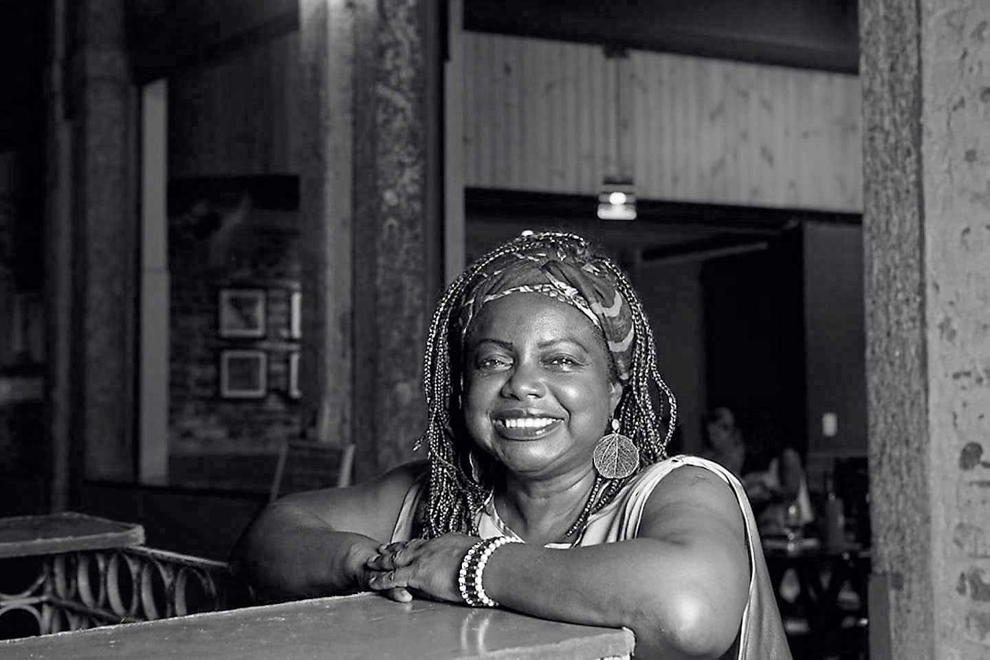 Dida Nascimento, do Dida Bar e Restaurante, no Rio, faz jantares especiais com pratos típicos de países africanos, como Angola e Senegal (Foto: Divulgação)