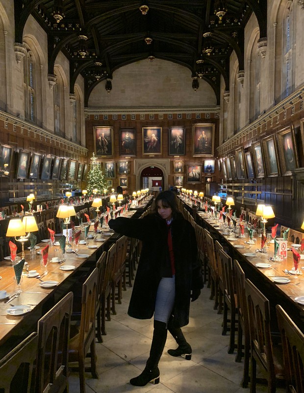 Camila Cabello em Oxford (Foto: Reprodução Instagram)