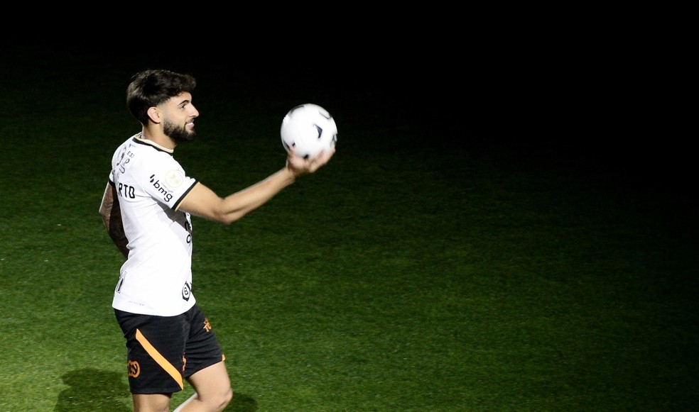 Yuri Alberto é apresentado no Corinthians — Foto: Marcos Ribolli