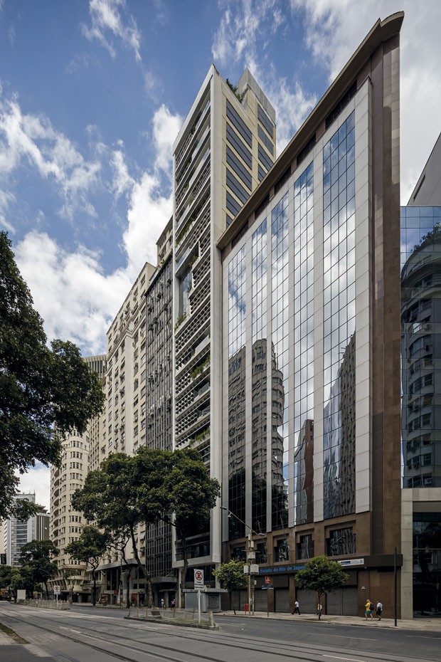 Primeiro edifício comercial do Brasil com energia positiva (Foto: Leonardo Finotti/Divulgação)