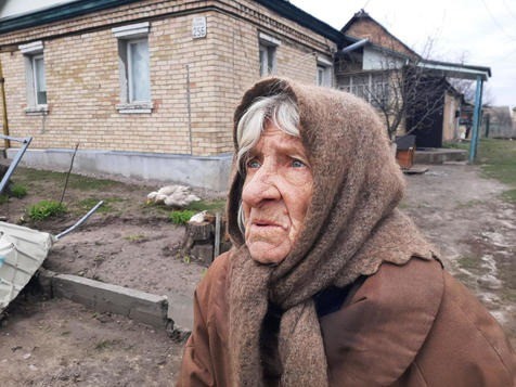 Halina sobreviveu comendo os legumes de sua horta durante ocupação russa (Foto: Agência ANSA)