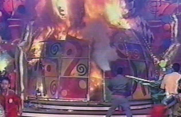 Em 2001, um incêndio durante as gravações do "Xuxa Park" deixou mais de 20 feridos. O programa saiu do ar após o episódio (Foto: Reprodução)