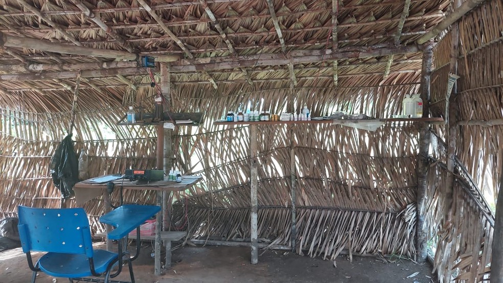 Pequena farmácia montada em uma comunidade Yanomami no Amazonas — Foto: Divulgação