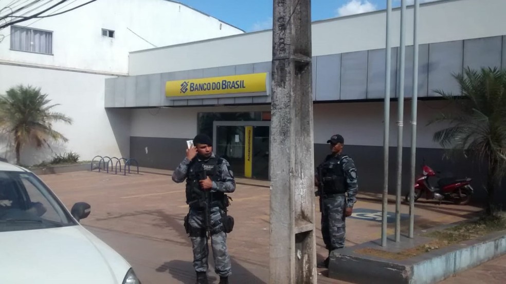 Banco do Brasil de Santa Luzia do Tide Ã© alvo de assaltantes â€” Foto: Erisvaldo Santos/TV Mirante