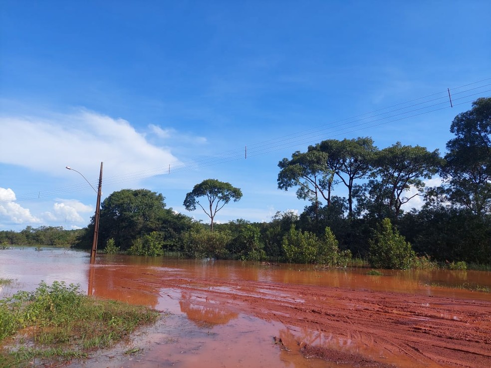 Comunidades ribeirinhas são invadidas pela água do Rio Araguaia — Foto: Divulgação