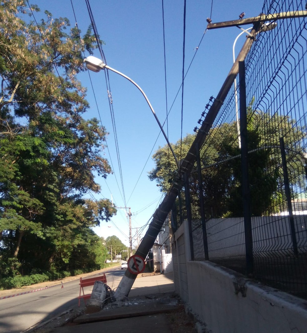 Em quatro meses, região de Presidente Prudente (SP) registrou 42 acidentes envolvendo postes da rede elétrica — Foto: Energisa Sul-Sudeste