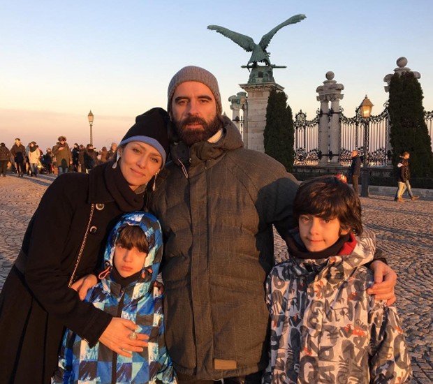 Maria Fernanda Cândido com o marido e os filhos (Foto: Reprodução/Instagram)