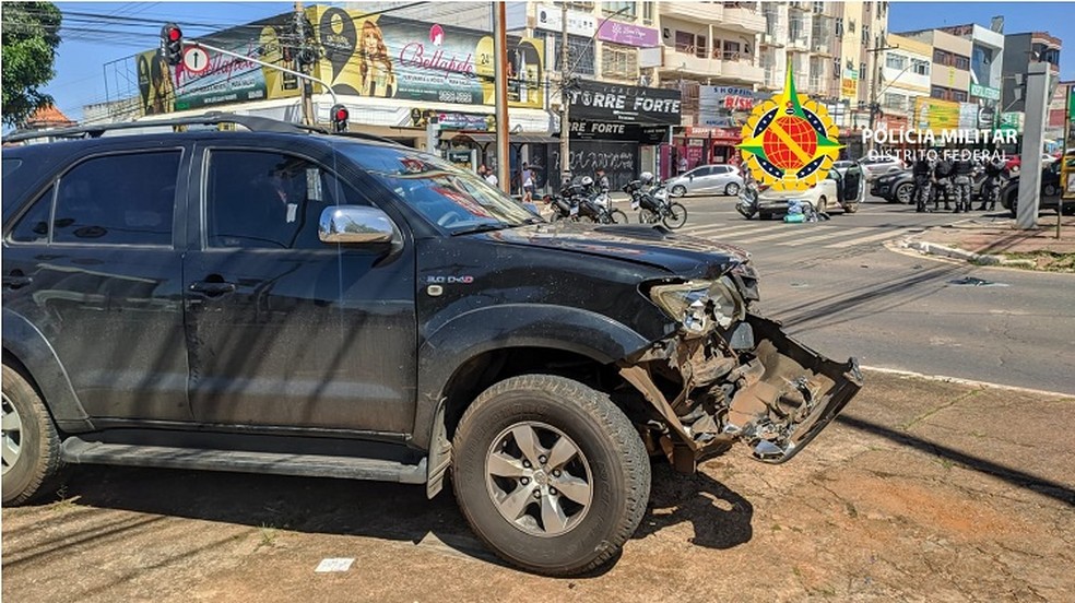 Homem foi preso após bater carros e fugir, no DF — Foto: PMDF/Divulgação